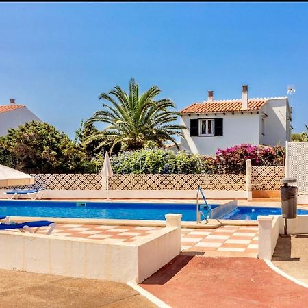 Bonito apartamento con terraza, jardín y piscina Cala'N Bosch  Exterior foto