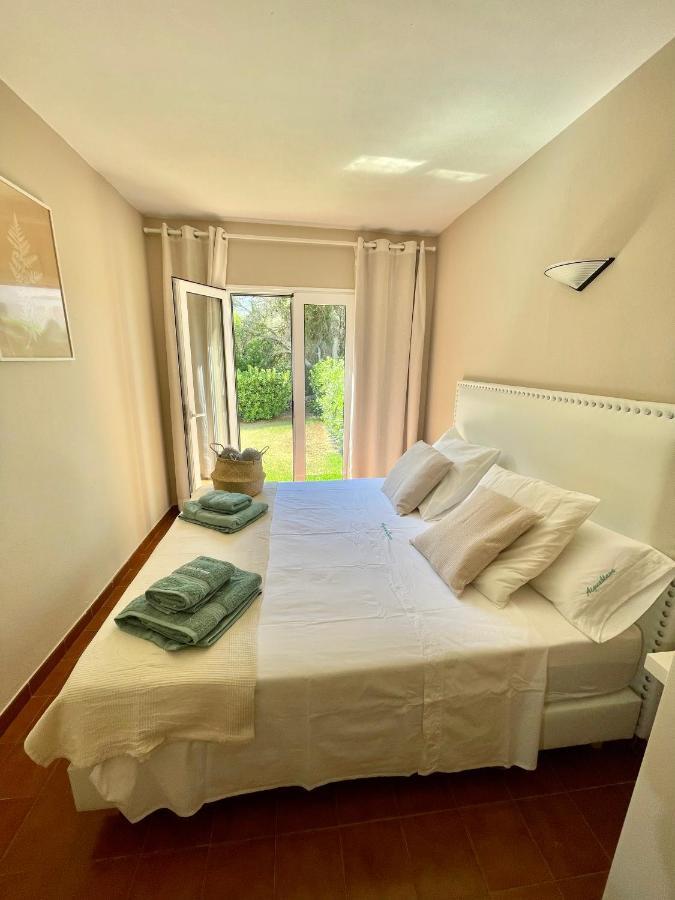 Bonito apartamento con terraza, jardín y piscina Cala'N Bosch  Exterior foto