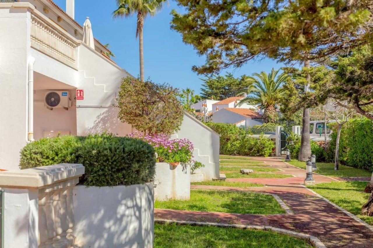 Bonito apartamento con terraza, jardín y piscina Cala'N Bosch  Exterior foto