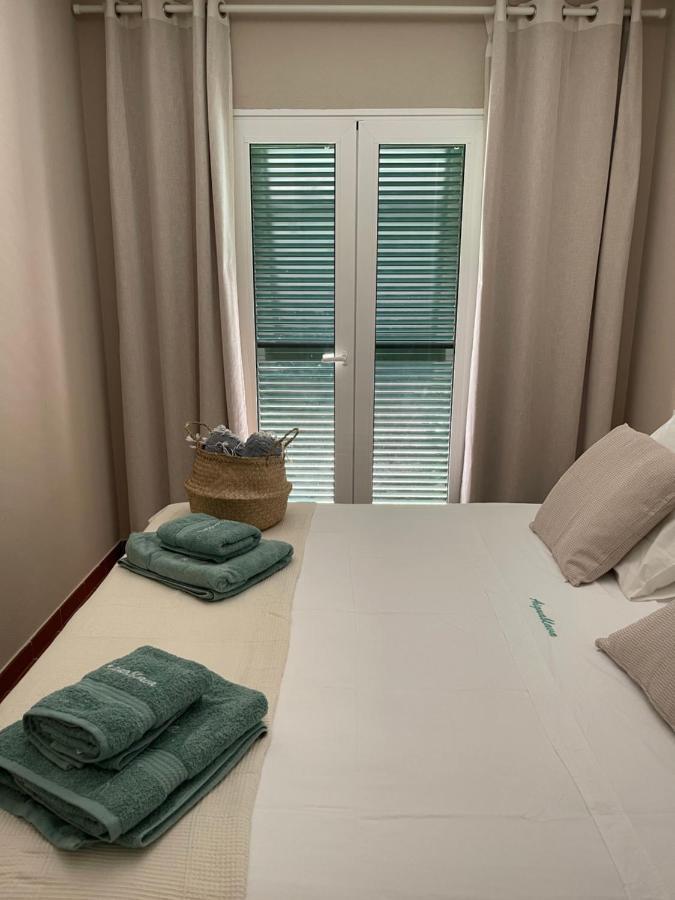 Bonito apartamento con terraza, jardín y piscina Cala'N Bosch  Exterior foto