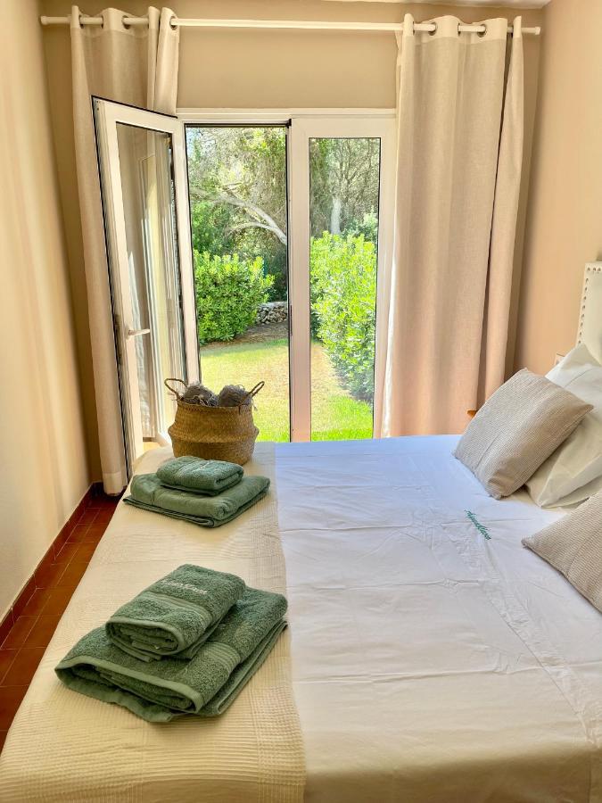 Bonito apartamento con terraza, jardín y piscina Cala'N Bosch  Exterior foto