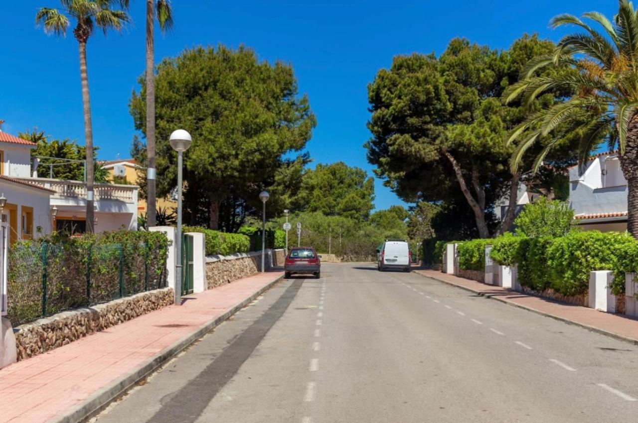 Bonito apartamento con terraza, jardín y piscina Cala'N Bosch  Exterior foto