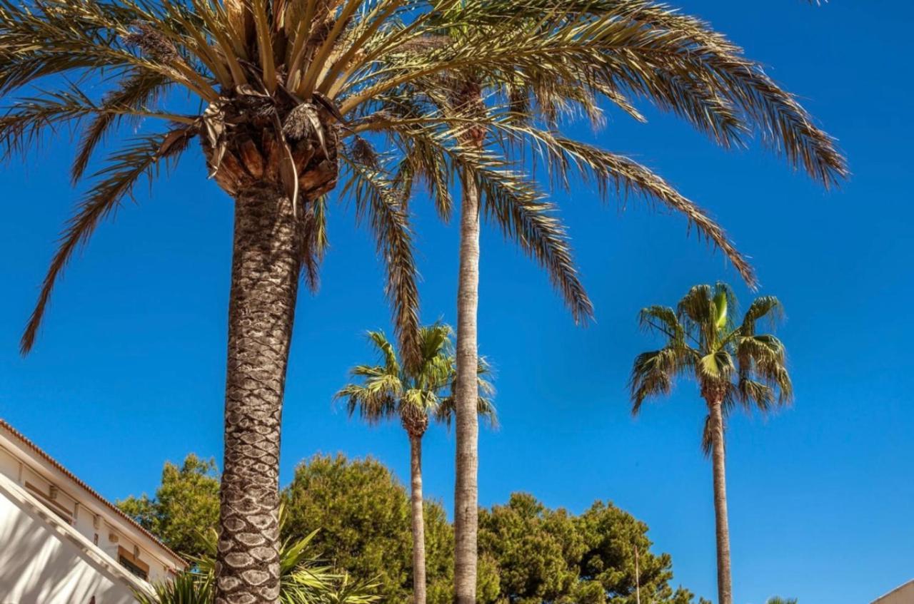 Bonito apartamento con terraza, jardín y piscina Cala'N Bosch  Exterior foto