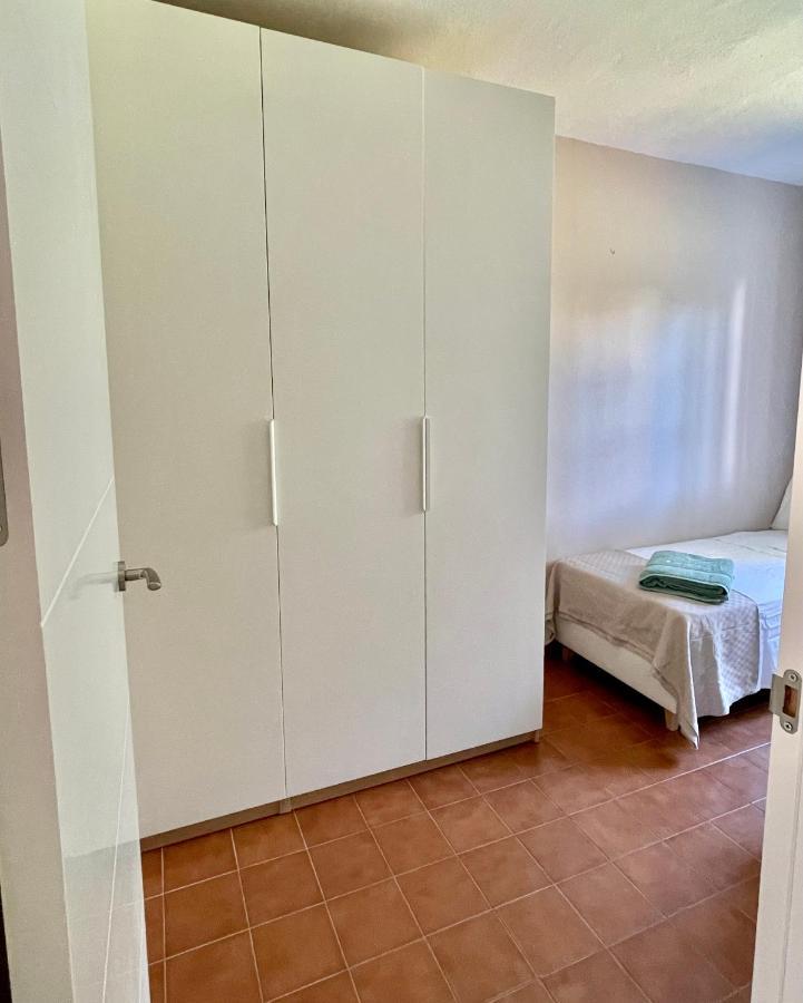 Bonito apartamento con terraza, jardín y piscina Cala'N Bosch  Exterior foto