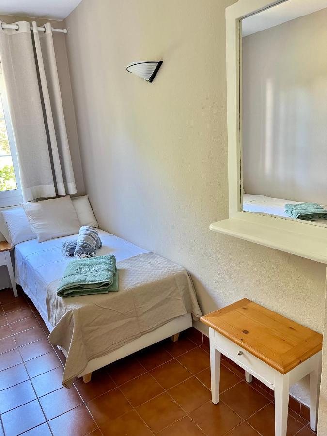 Bonito apartamento con terraza, jardín y piscina Cala'N Bosch  Exterior foto