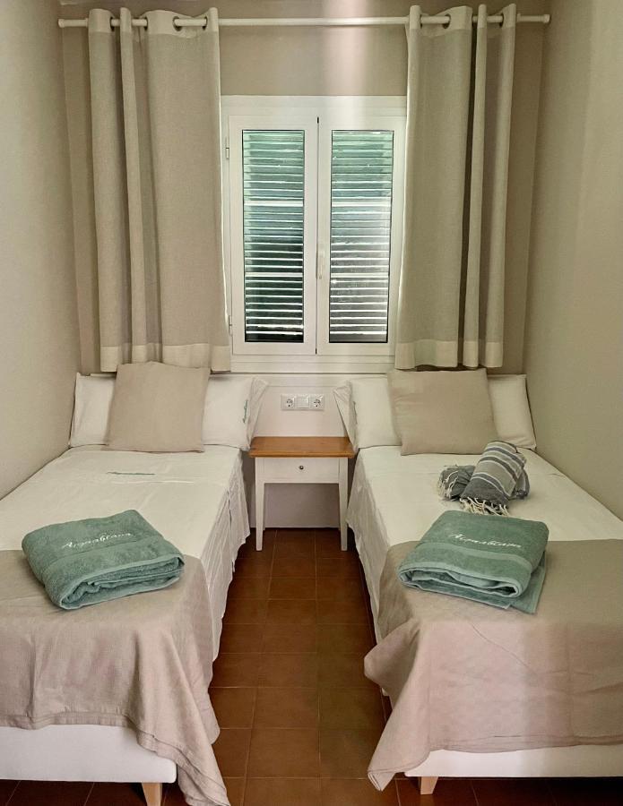 Bonito apartamento con terraza, jardín y piscina Cala'N Bosch  Exterior foto