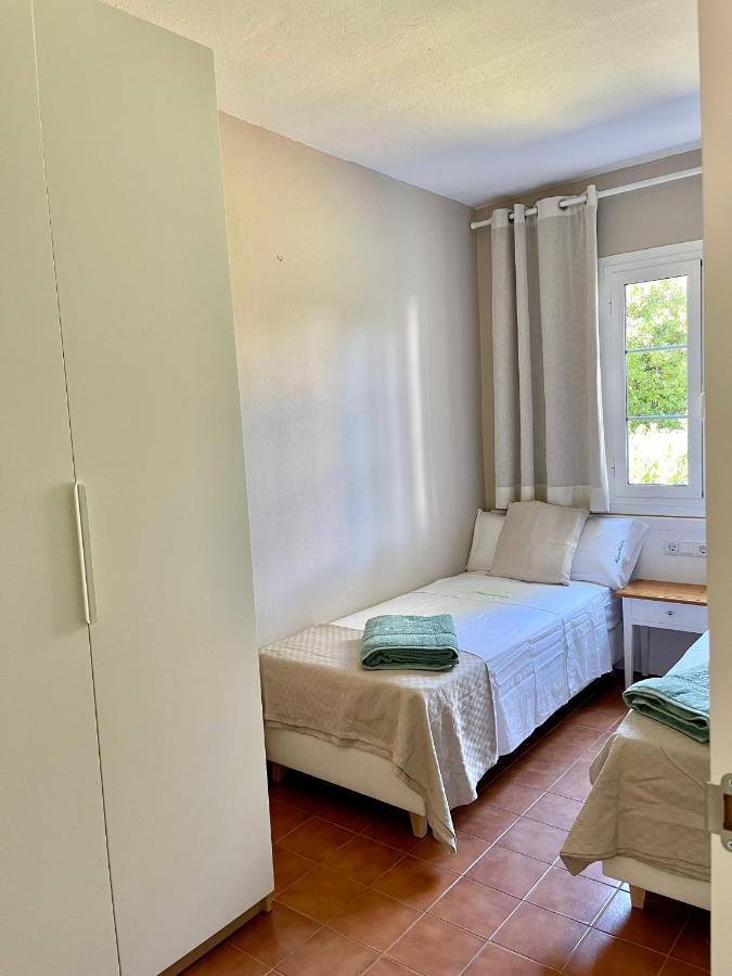 Bonito apartamento con terraza, jardín y piscina Cala'N Bosch  Exterior foto
