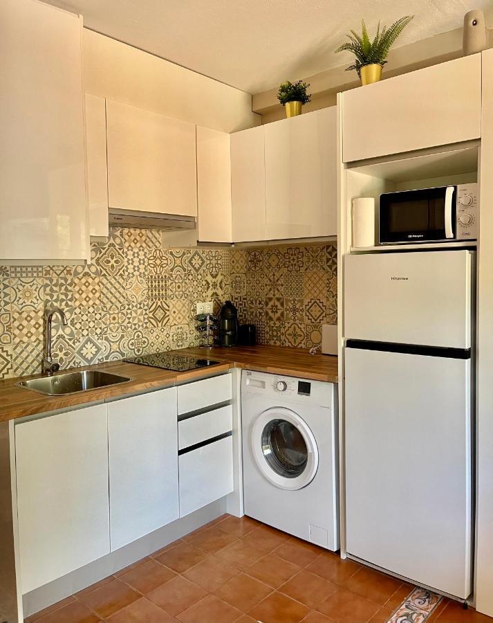Bonito apartamento con terraza, jardín y piscina Cala'N Bosch  Exterior foto