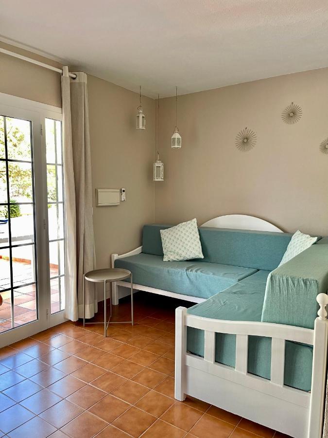 Bonito apartamento con terraza, jardín y piscina Cala'N Bosch  Exterior foto