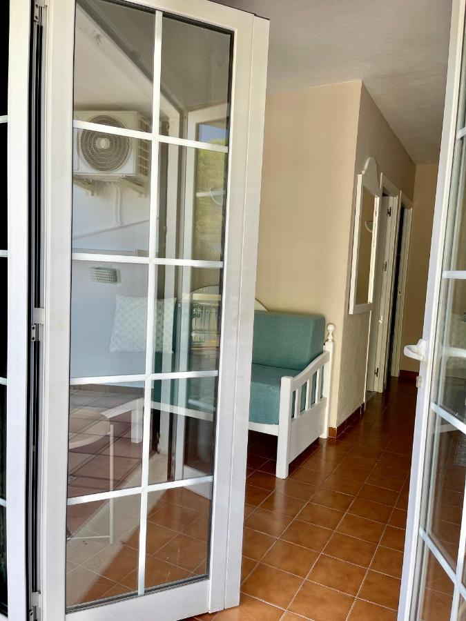 Bonito apartamento con terraza, jardín y piscina Cala'N Bosch  Exterior foto