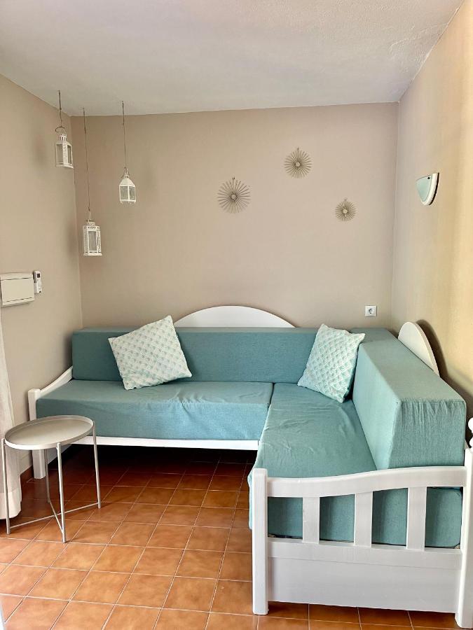 Bonito apartamento con terraza, jardín y piscina Cala'N Bosch  Exterior foto