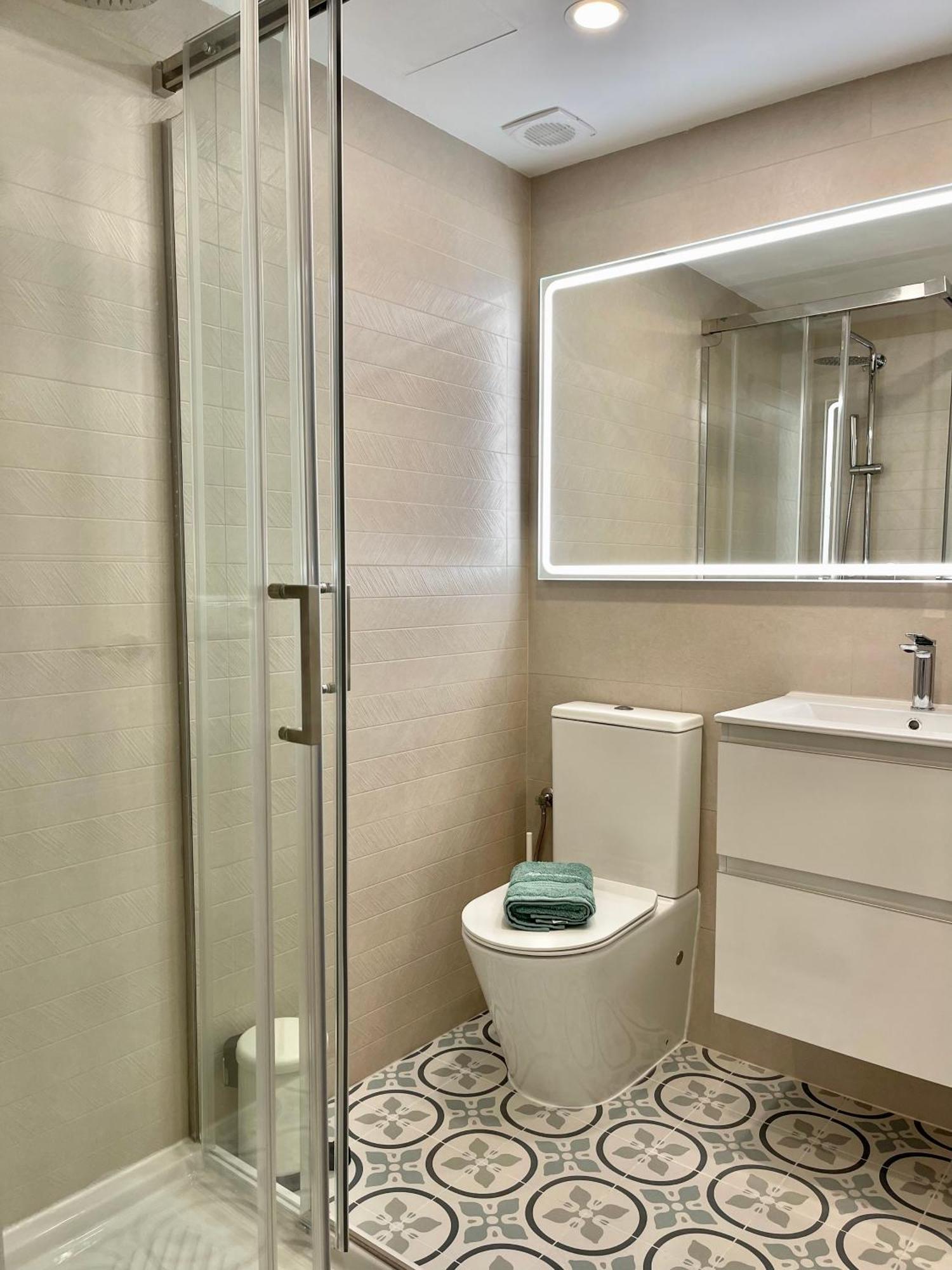 Bonito apartamento con terraza, jardín y piscina Cala'N Bosch  Exterior foto