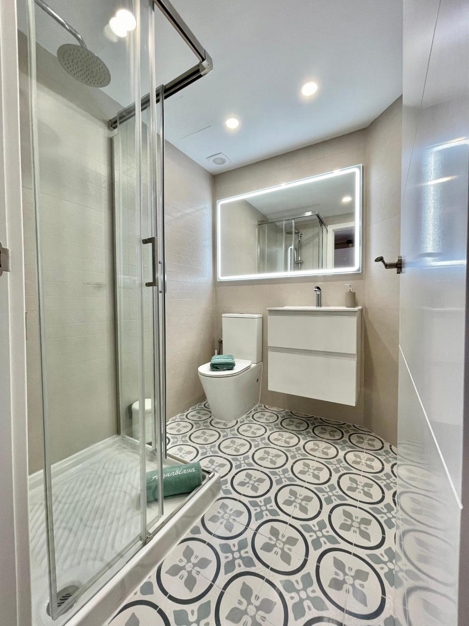 Bonito apartamento con terraza, jardín y piscina Cala'N Bosch  Exterior foto